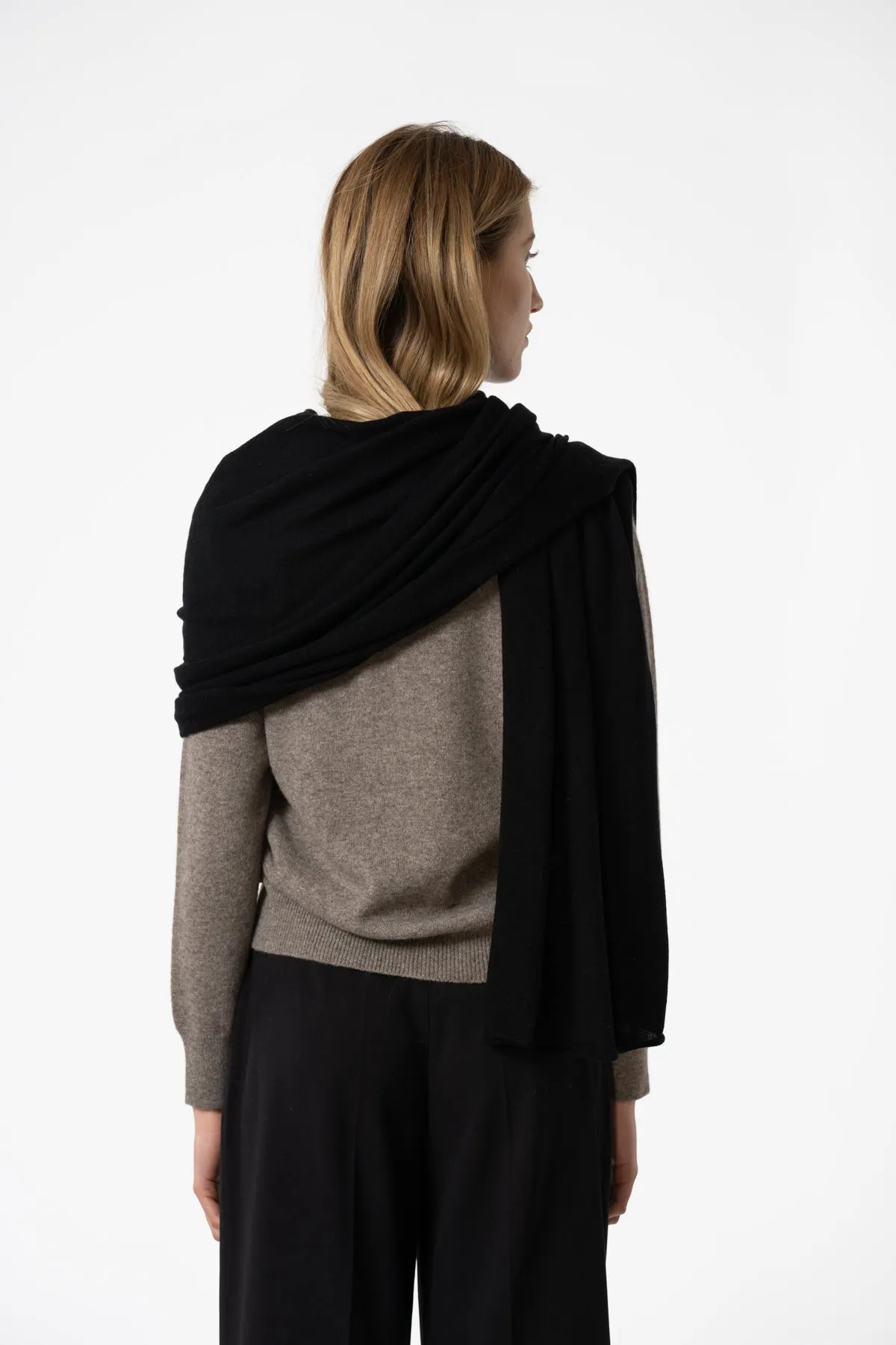 Merino Scarf in Black