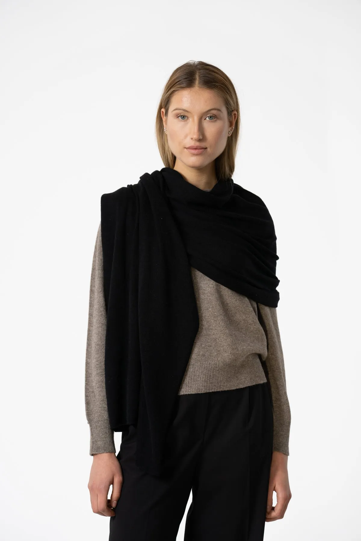 Merino Scarf in Black